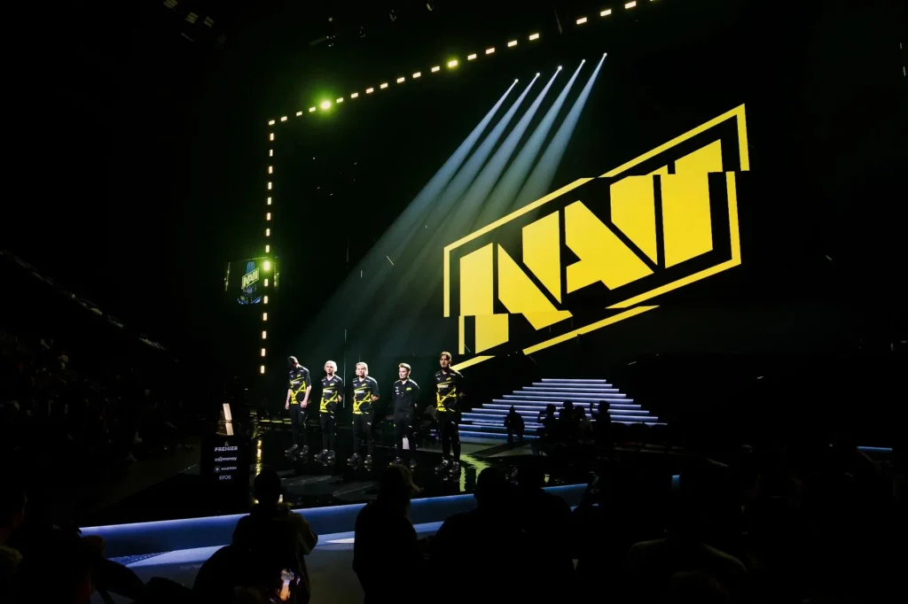 Команда NAVI на сцені міжнародного кіберспортивного турніру