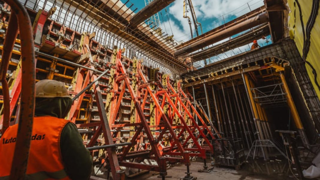 Будівельні роботи на лінії метро до Виноградаря у Києві